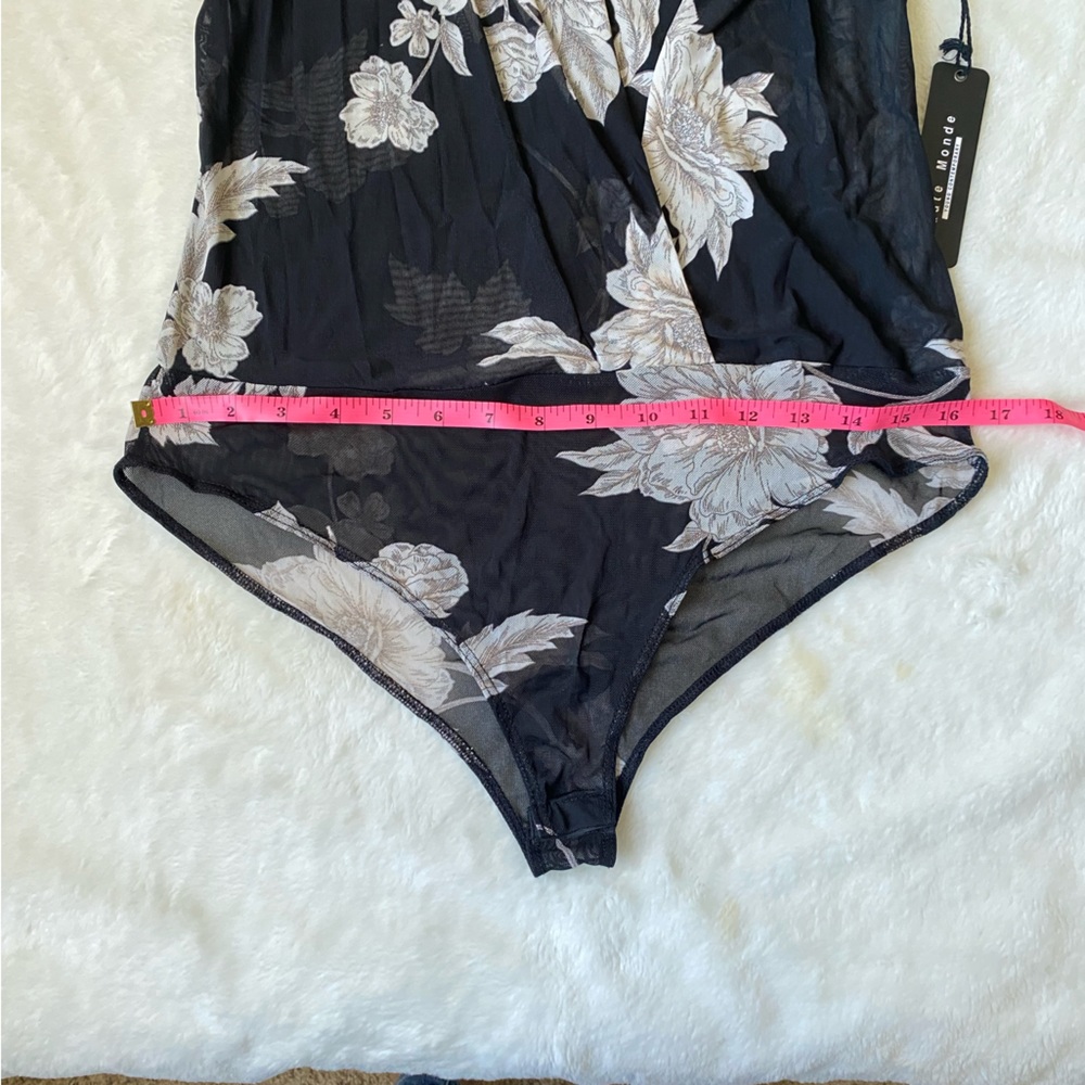 Sheer Plunge neck body suit - Picture 4 of 7